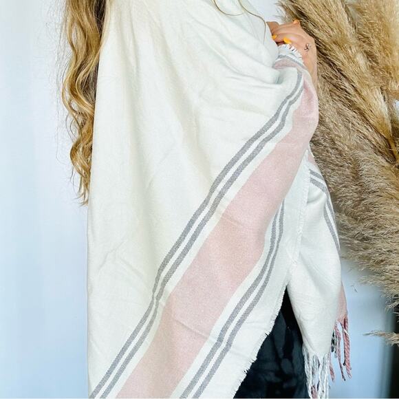 NEW SIIZU Causebox Light Grey Cream Pink Stripe Poncho Scarf Shawl Wrap Sweater - Picture 6 of 13